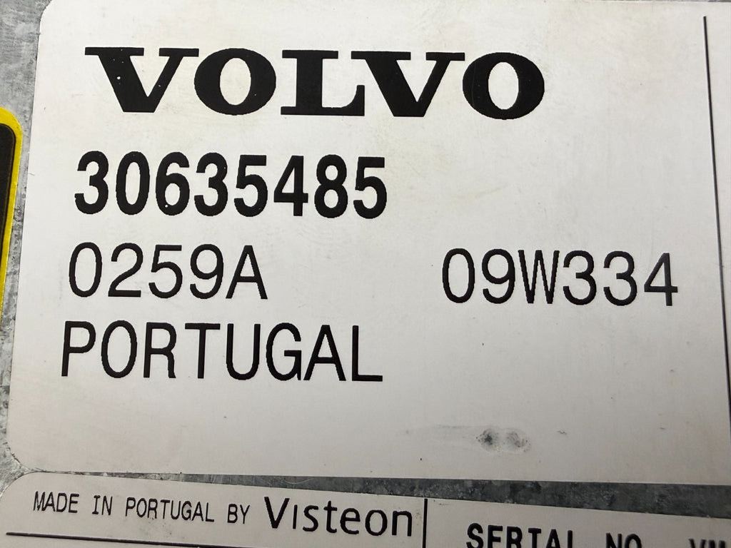 2003-2006 VOLVO XC90 OEM ARMREST REAR ENTERTAINMENT DVD PLAYER MB8000 DVD