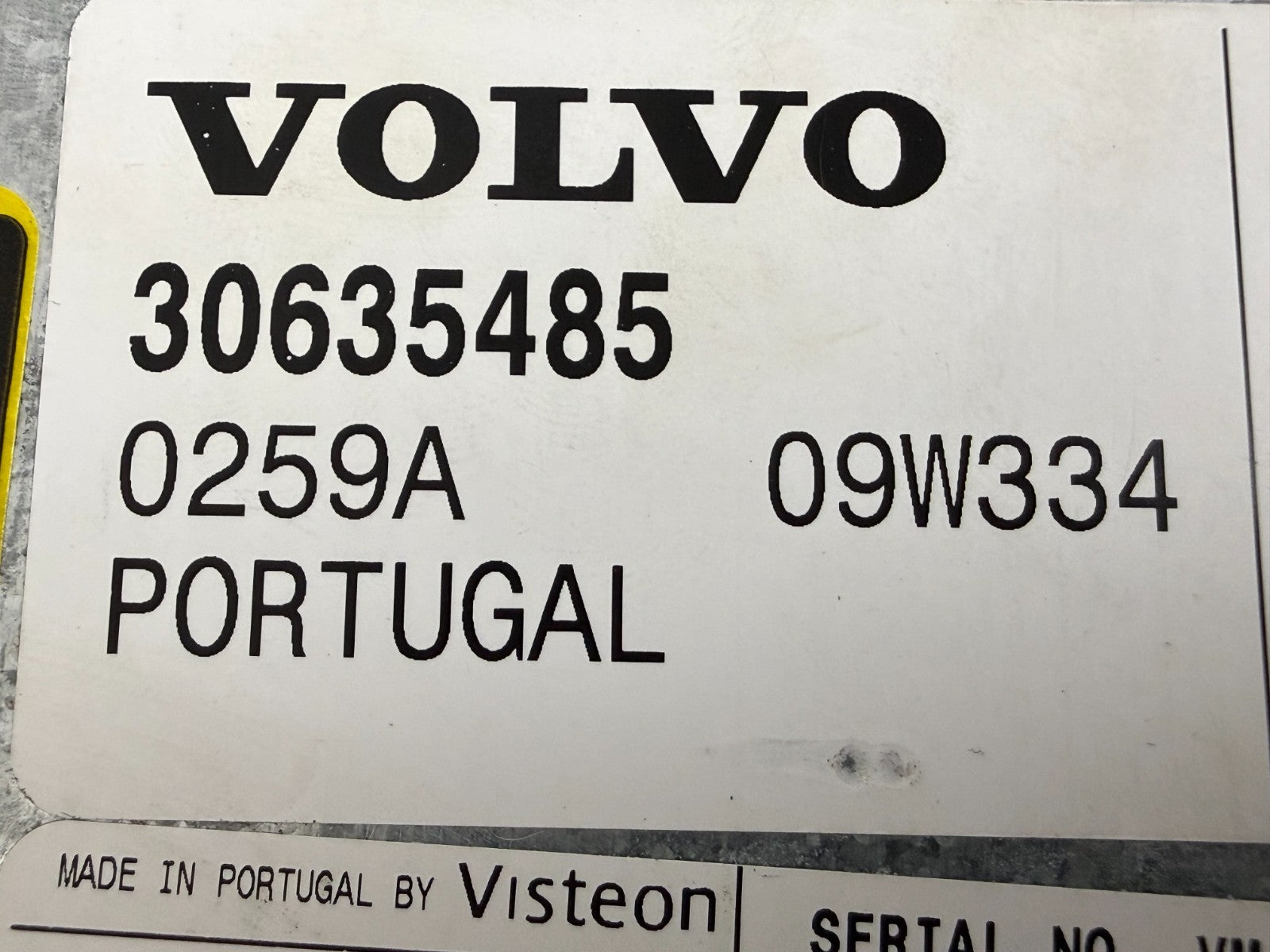 2003-2006 VOLVO XC90 OEM ARMREST REAR ENTERTAINMENT DVD PLAYER MB8000 DVD