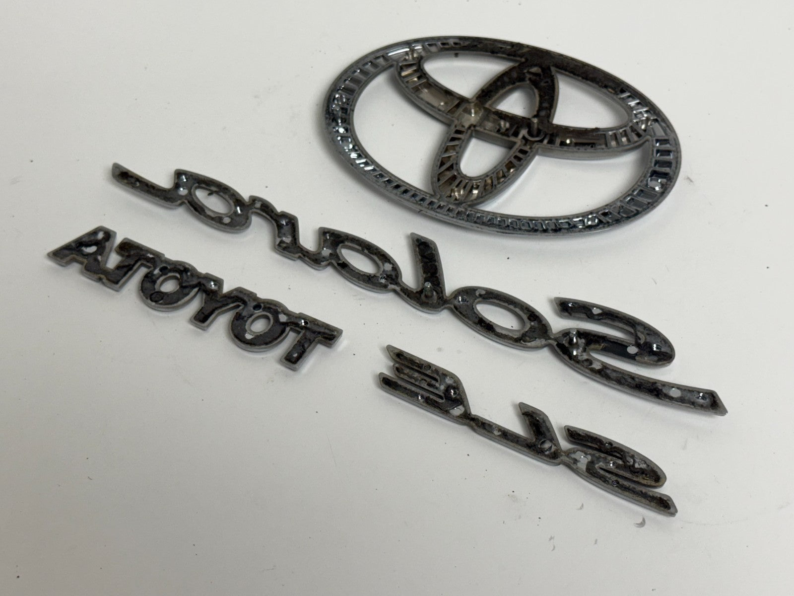 2004-2007 Toyota Solara SLE XV30 OEM rear liftgate emblem set 75442-AA040