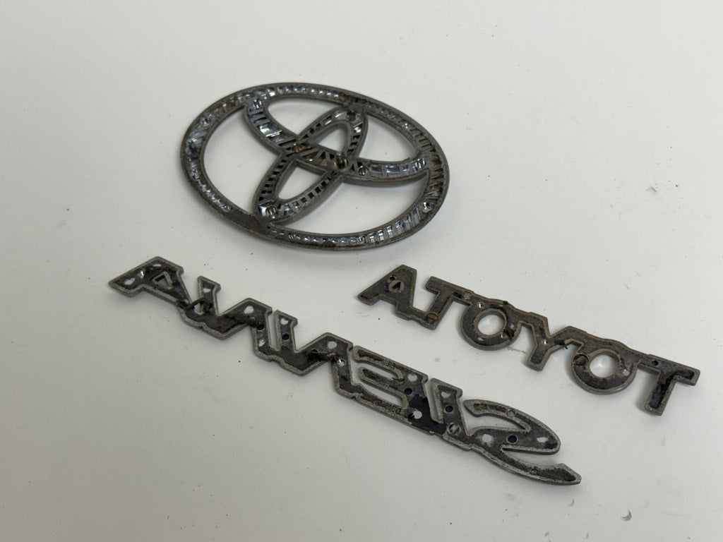 2004-2010 Toyota Sienna XL20 OEM rear liftgate emblem set 75441-08030