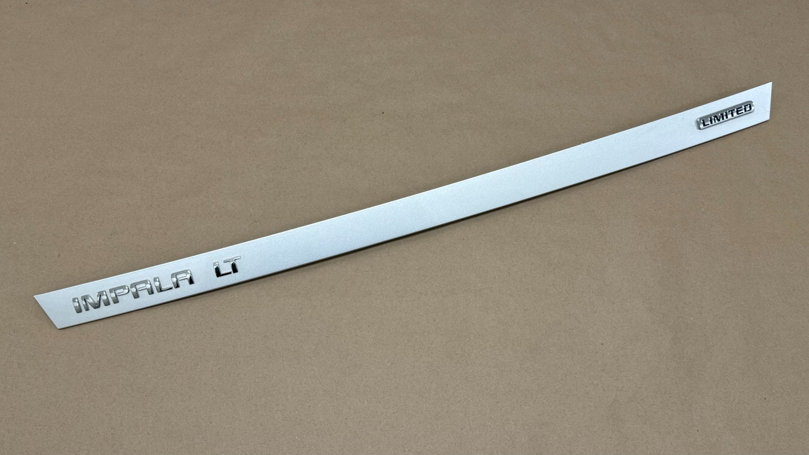 2009-2013 CHEVROLET CHEVY IMPALA LIMITED Rear Deck Trim Molding Trunk SILVER