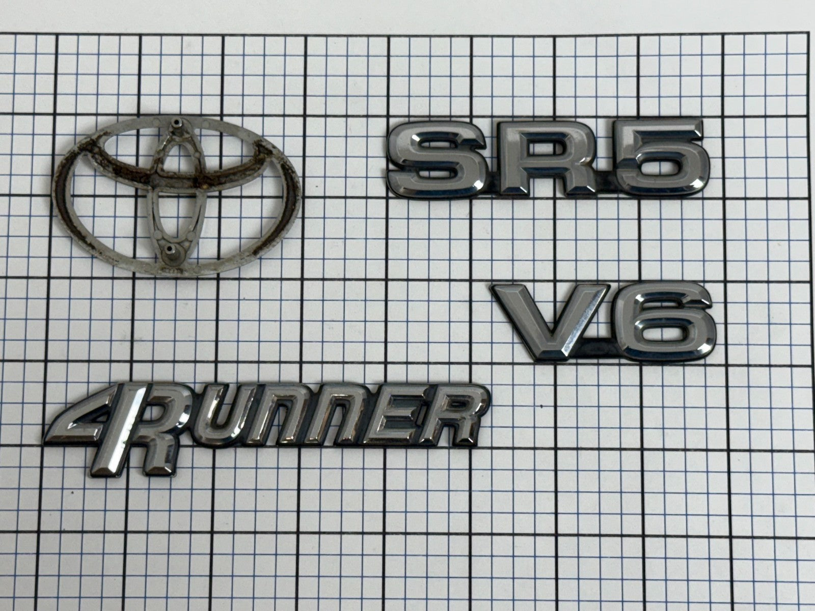1990-1995 Toyota 4Runner V6 SR5 OEM rear liftgate emblem set 75441-89103