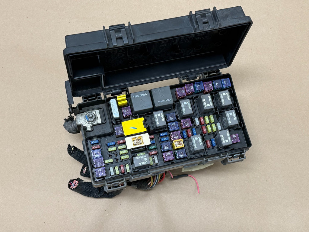 2012 DURANGO GRAND CHEROKEE TIPM INTEGRATED POWER MODULE FUSE BOX OEM 68089321AD