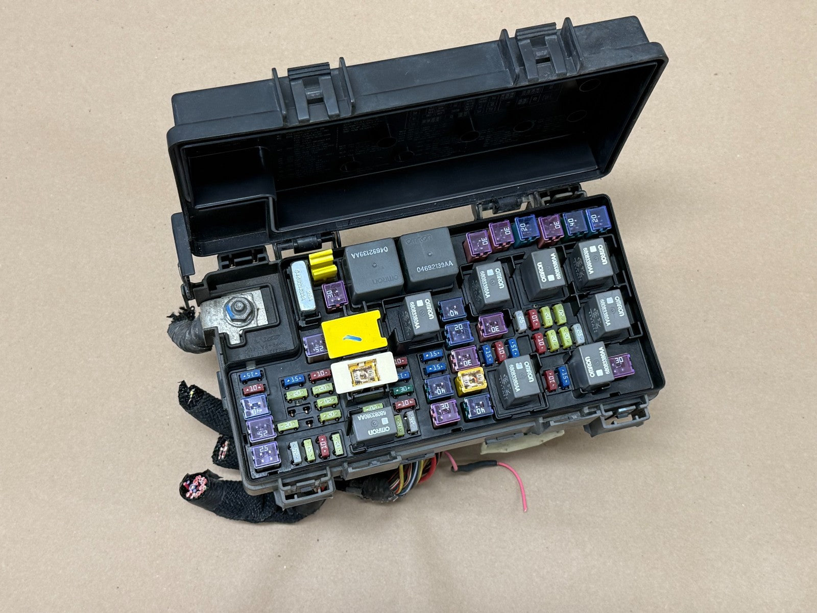 2012 DURANGO GRAND CHEROKEE TIPM INTEGRATED POWER MODULE FUSE BOX OEM 68089321AD