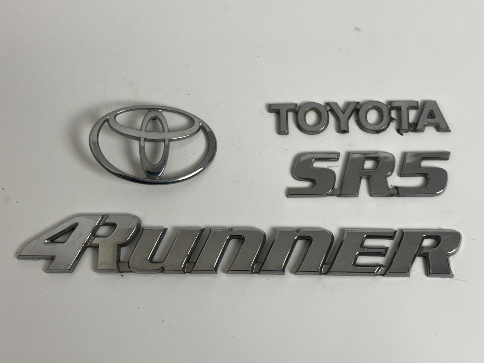 2001-2002 Toyota 4Runner SR5 OEM rear liftgate emblem set 75441-35010