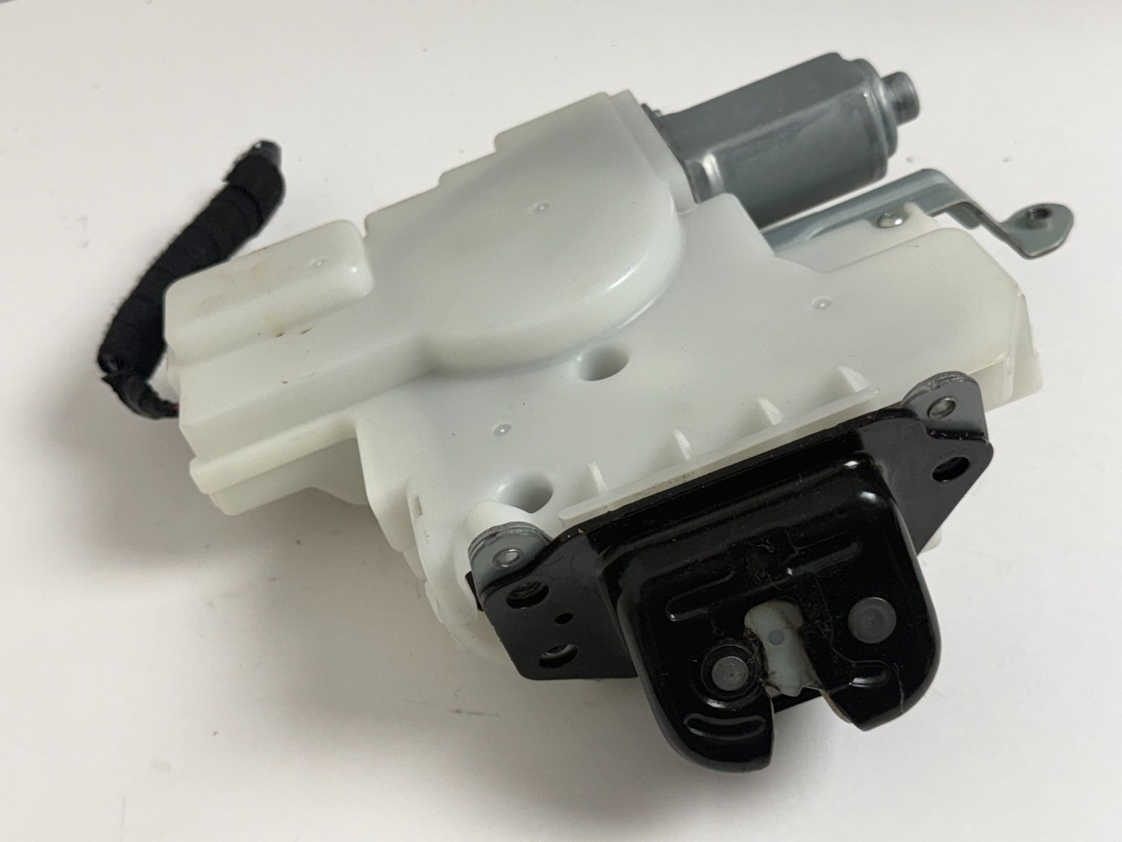 2013 - 2020 INFINITI QX60 JX35  TRUNK TAILGATE LIFTGATE LATCH LOCK ACTUATOR OEM