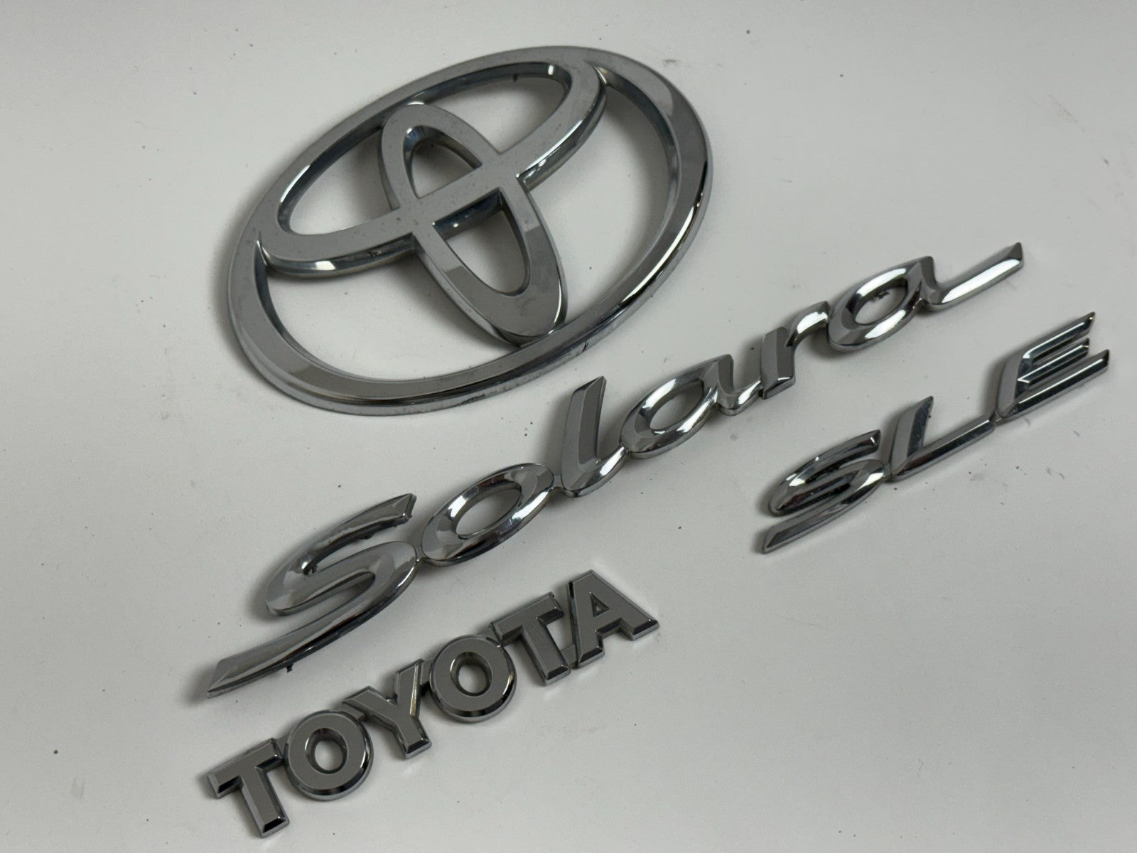 2004-2007 Toyota Solara SLE XV30 OEM rear liftgate emblem set 75442-AA040