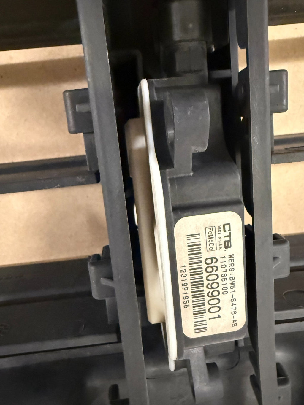 2013-2018 Ford C-Max Hybrid Energi Active Grille Shutter DM51-8475-AD OEM