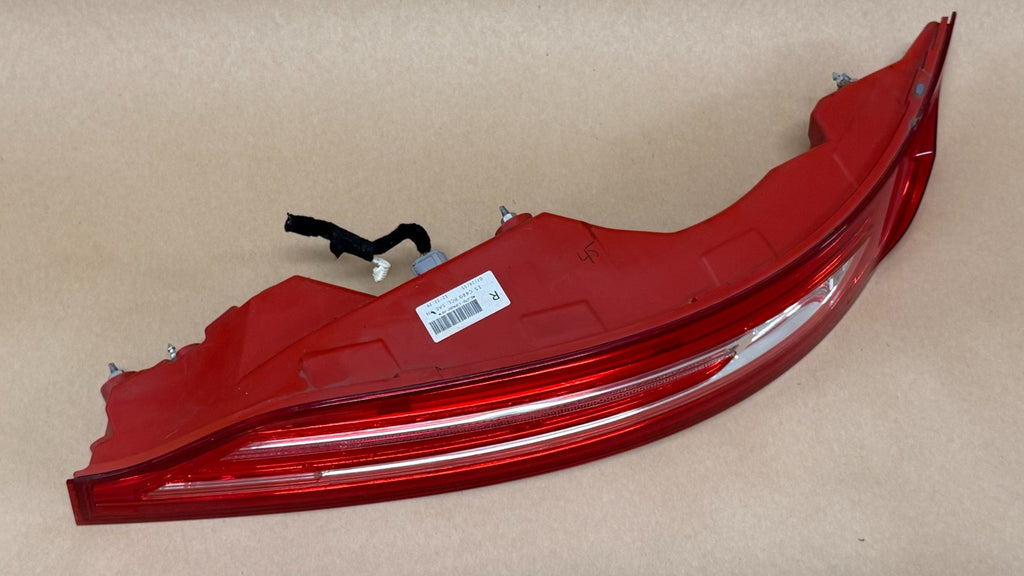 2015-2019 LINCOLN MKC Right Side LID MOUNTED TAILLIGHT LED EJ7B-13A602-AF