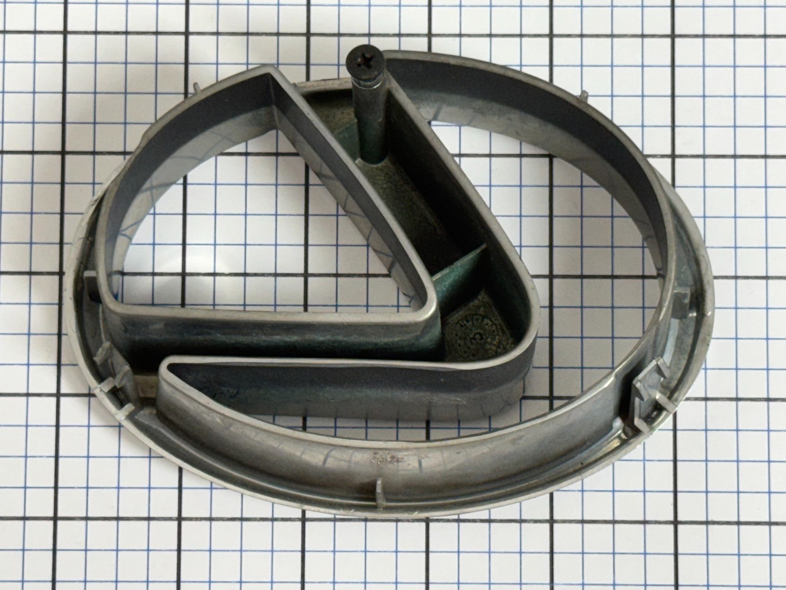 2004-2009 Lexus RX330 RX400h front grille emblem  OEM 75311-48070