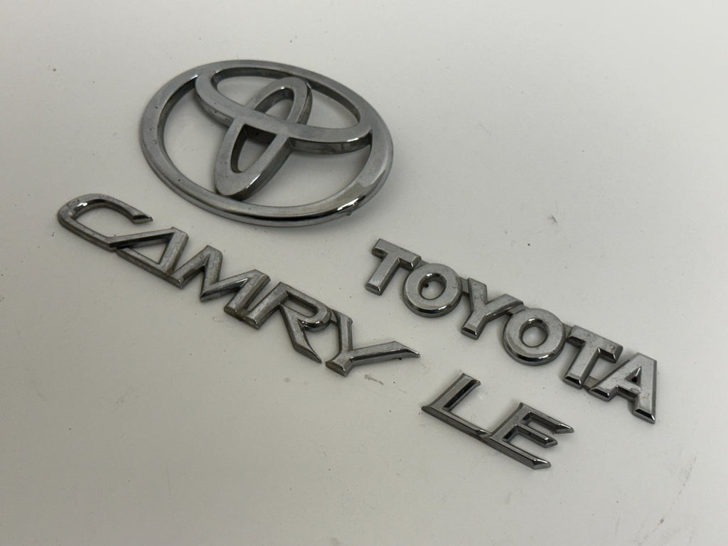 2002-2004 Toyota Camry LE XV30 OEM rear trunk emblem full set 75443-06020