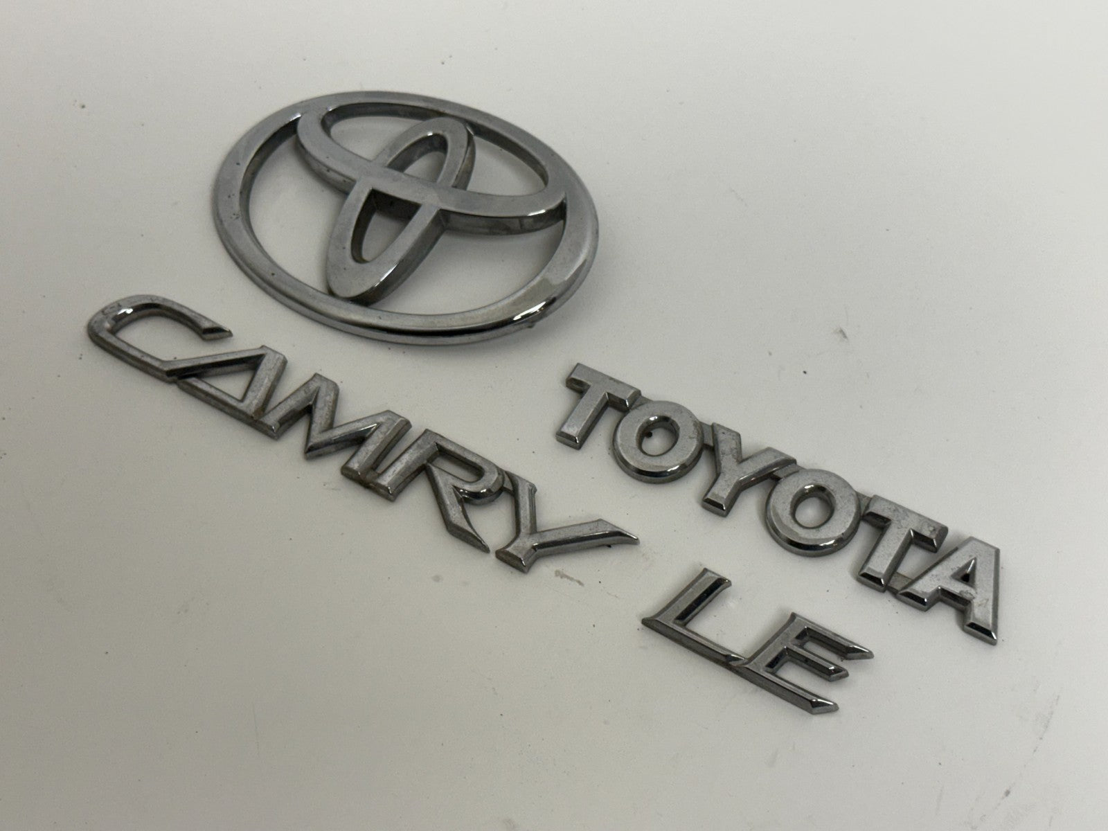 2002-2004 Toyota Camry LE XV30 OEM rear trunk emblem full set 75443-06020