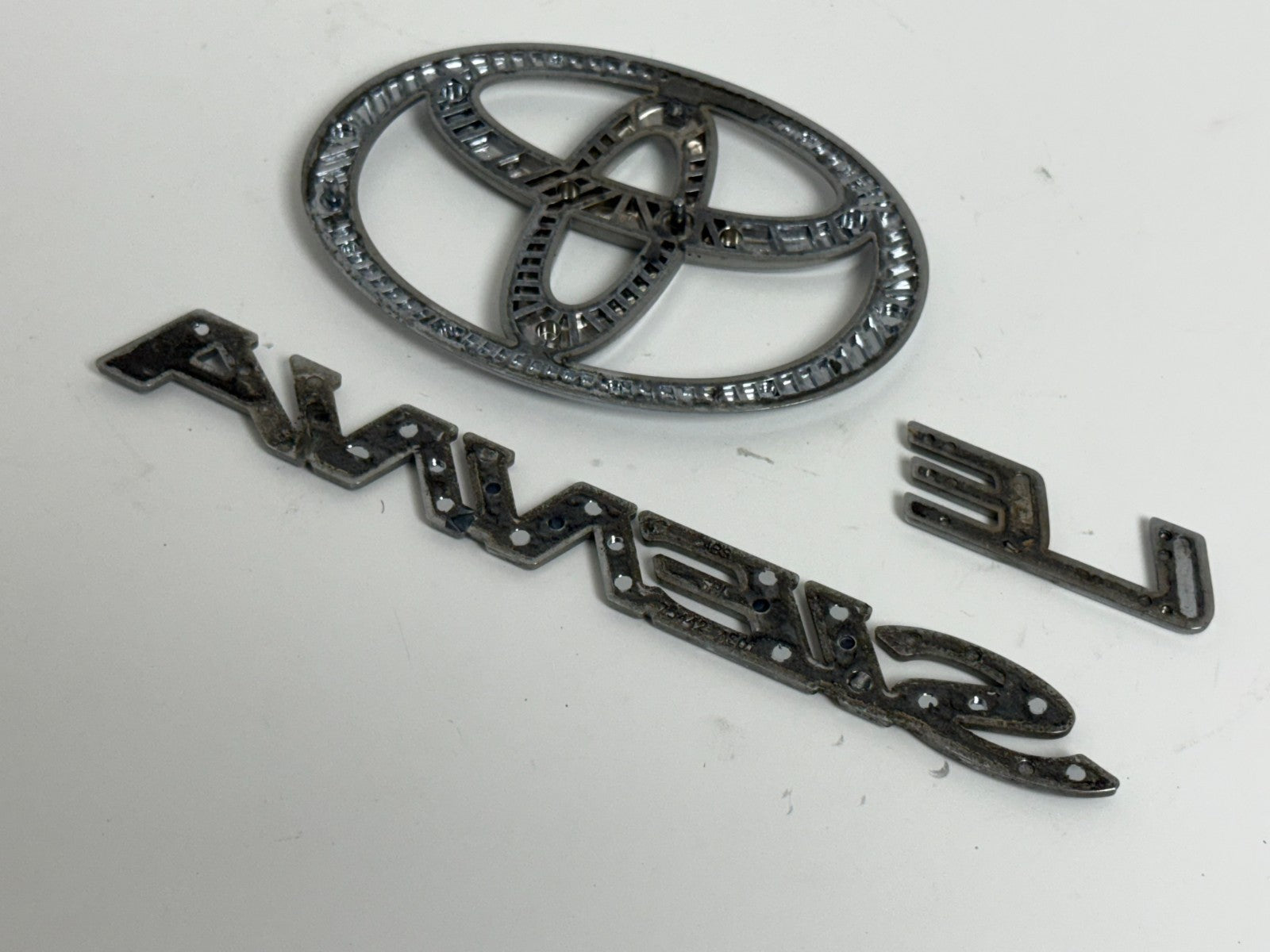 2004-2010 Toyota Sienna LE XL20 OEM rear liftgate emblem set 75441-08030