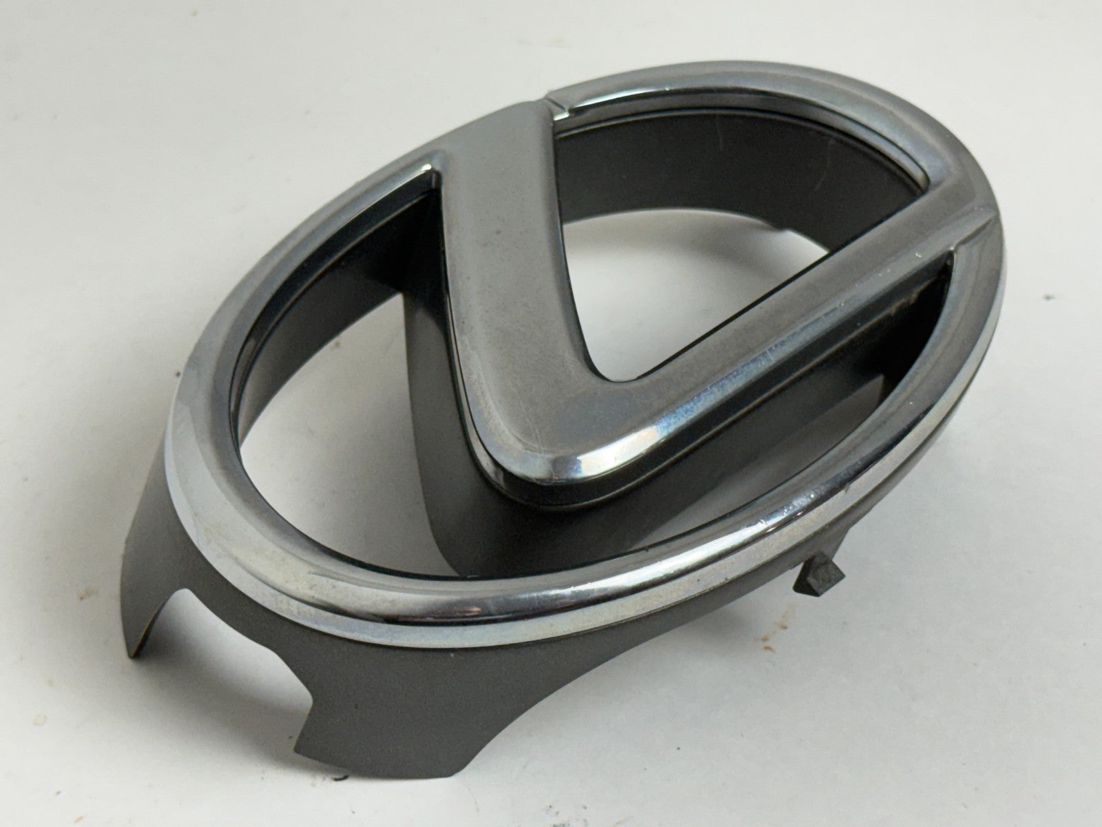 2003-2009 Lexus GX470 V8 front grille emblem  OEM 53141-60040
