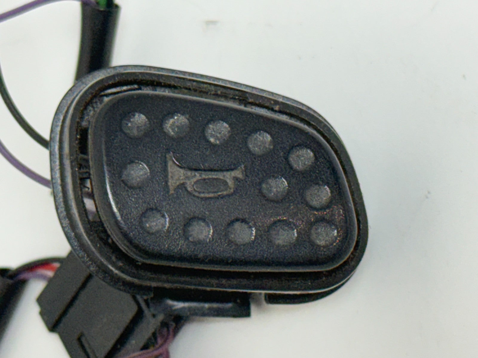 1999-2004 Land Rover Discovery II 2 OEM Horn Buttons Complete with harness