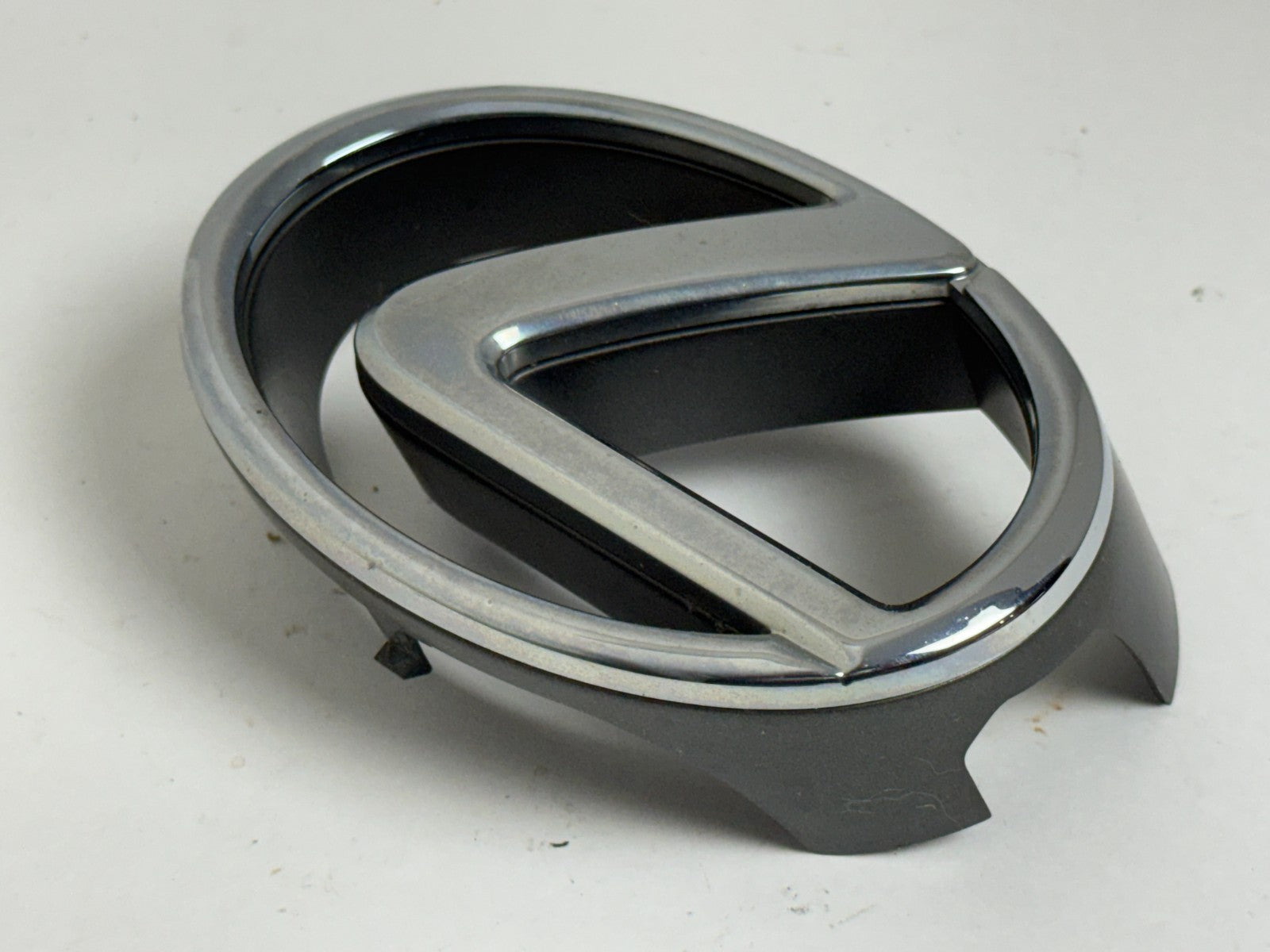 2003-2009 Lexus GX470 V8 front grille emblem  OEM 53141-60040