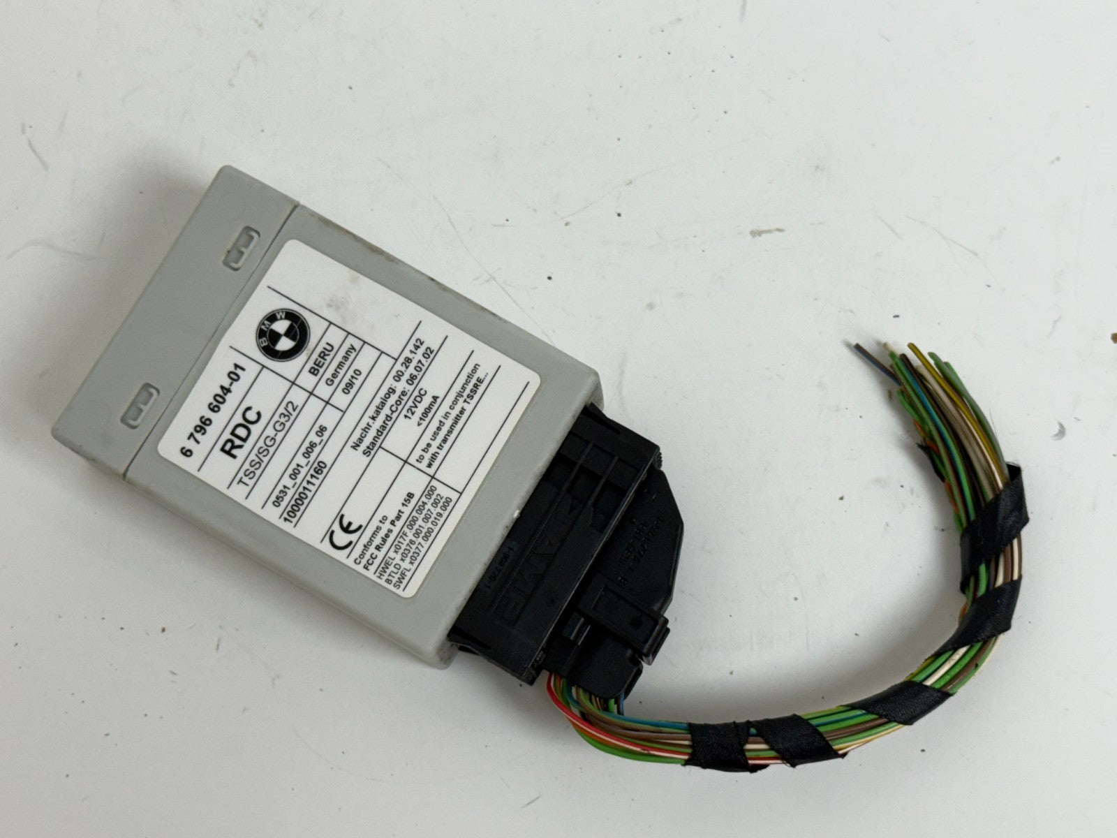 2009-2011 BMW 5  7 series OEM RDC TIRE PRESSURE MODULE 6796604-01 with connector