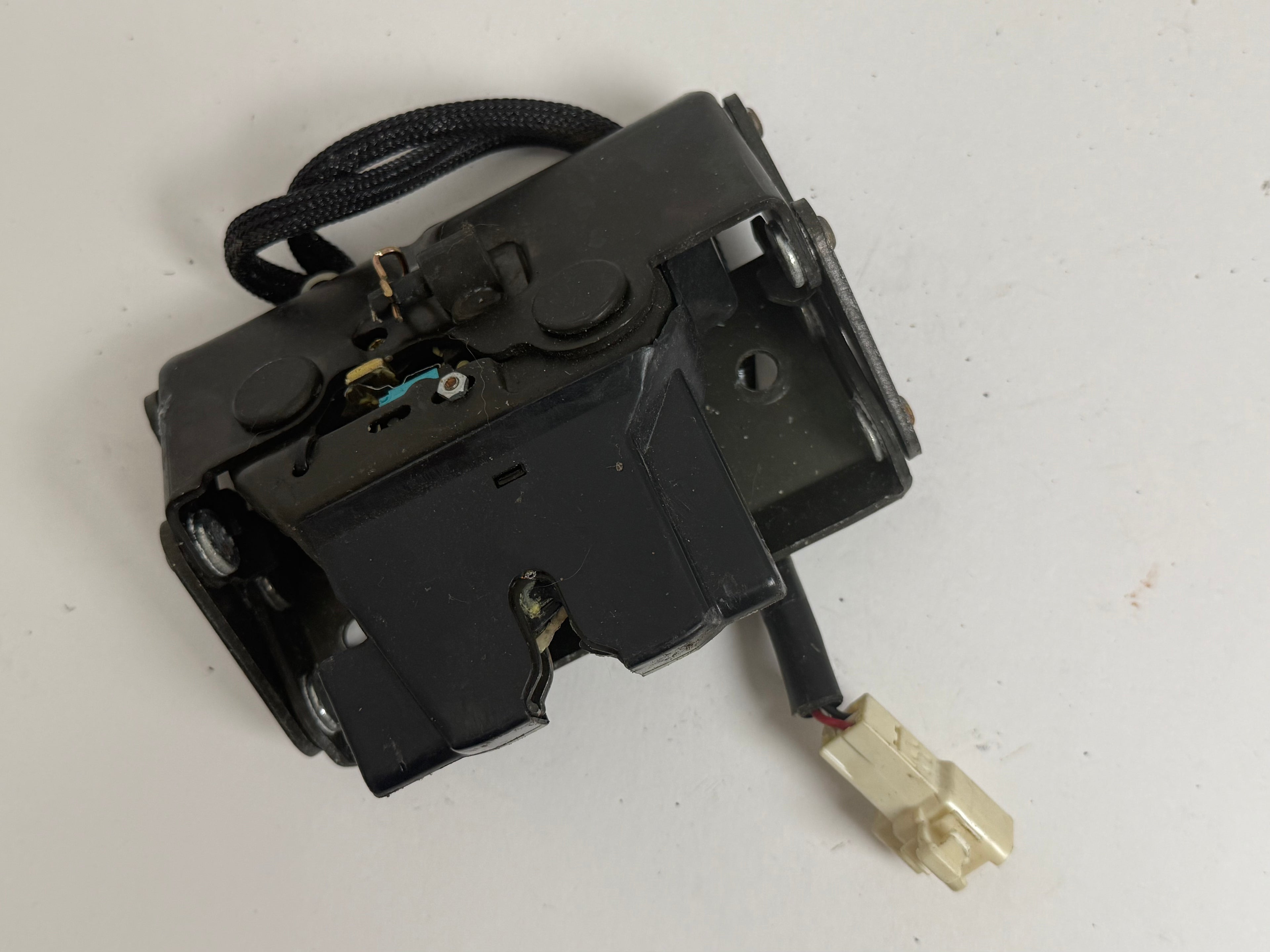 2002-2010 LEXUS SC430 Rear Trunk Lid Luggage Latch Lock Actuator Assembly OEM