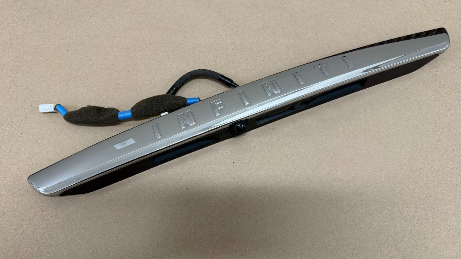 INFINITI Jx35 Qx60 Trunk Chrome Spacer Molding With Camera