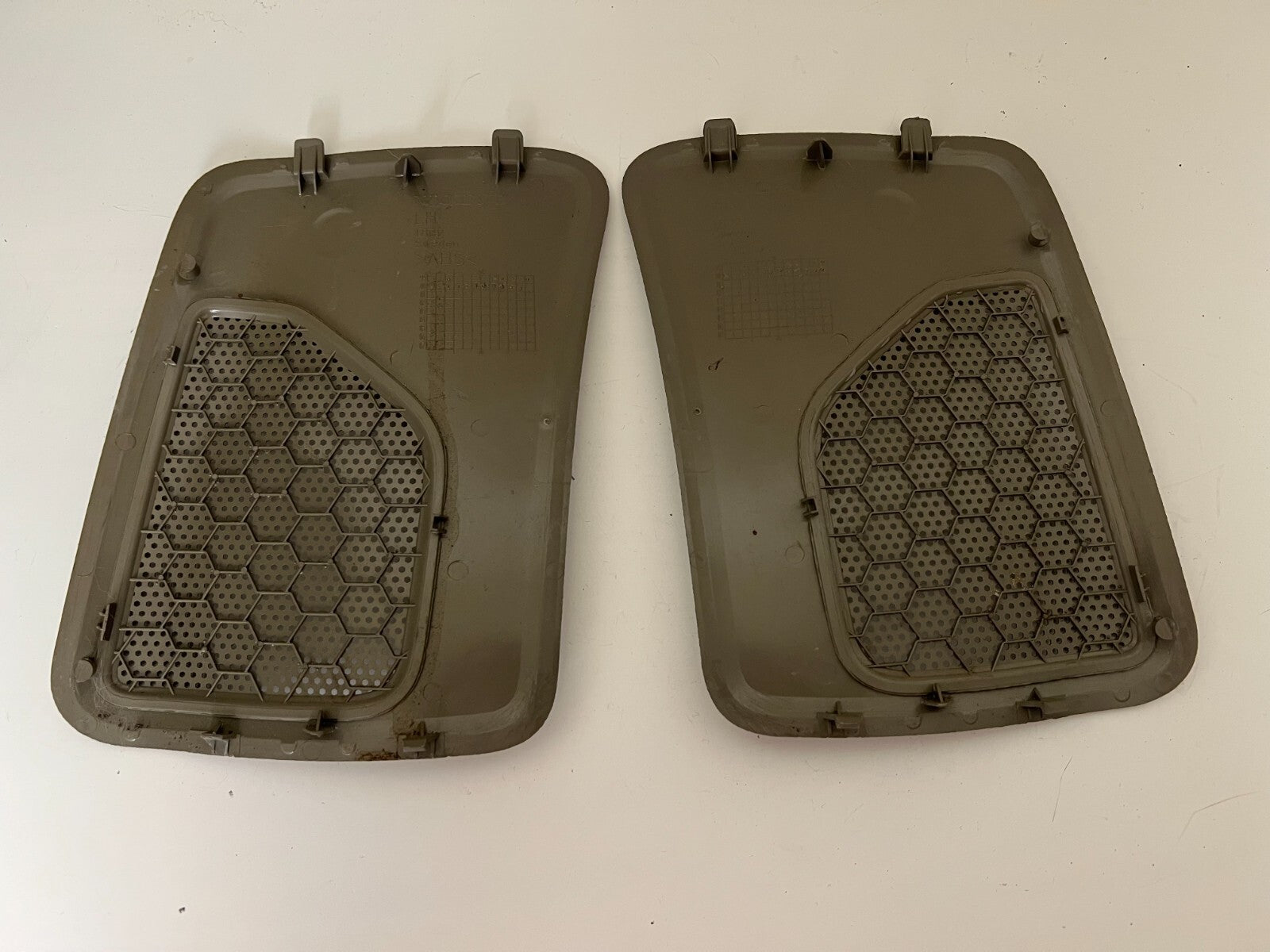 VOLVO Xc70 V70 V70r Right Left Pair Rear Speaker Grill Cover Taupe