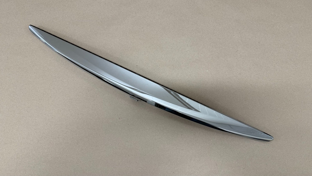 INFINITI G25 G35x G37x Sedan Trunk Chrome Spacer Spoiler 84810-jk660 For Camera