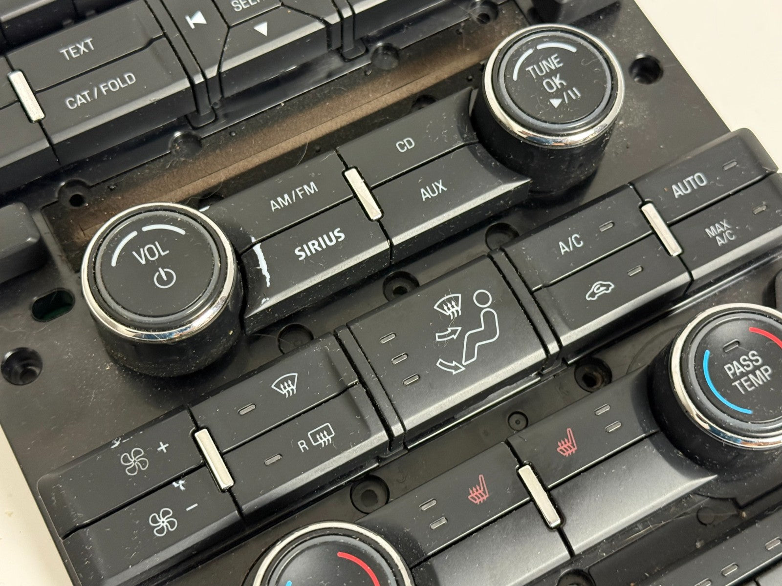 FORD Flex 2009 Dash AC Seat Heater Radio CD Control Panel 8a8t-18a802-cf