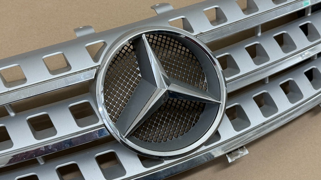 MERCEDES 2009 - 2011 W164 Ml350 Ml550 Radiator Hood Grille Grill Assembly