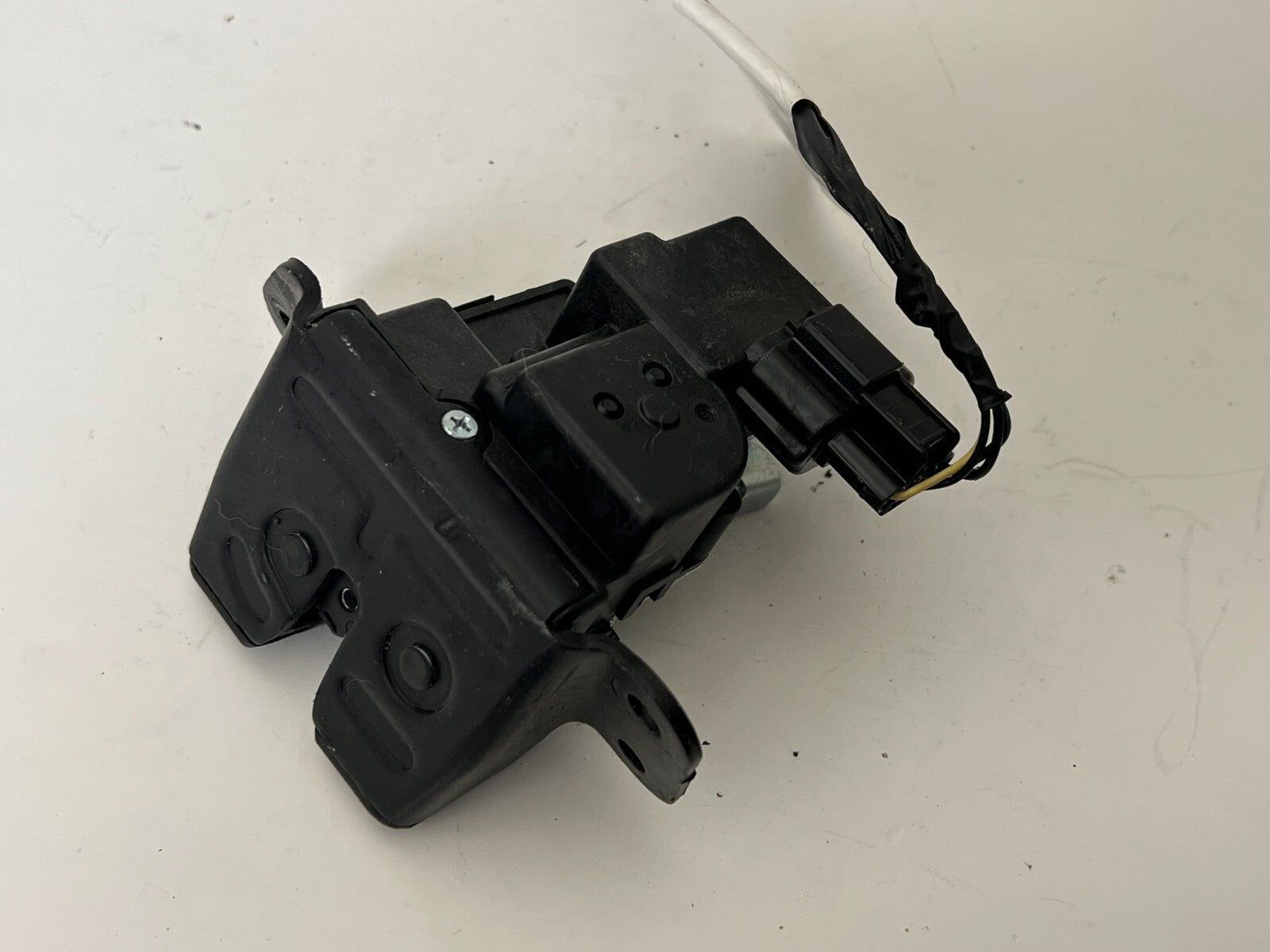 KIA SOUL 10-13 Sorento 11-13 Rear Tail Gate Trunk Latch Lid Lock Actuator