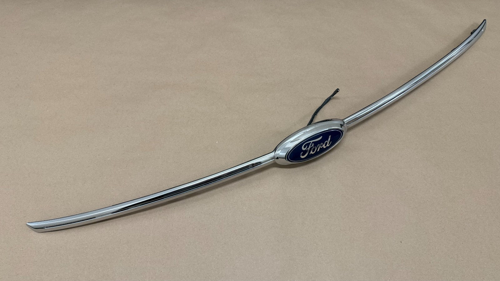FORD Taurus 2015 REAR Trunk LID Moulding With Backup Camera Dg1354425a22