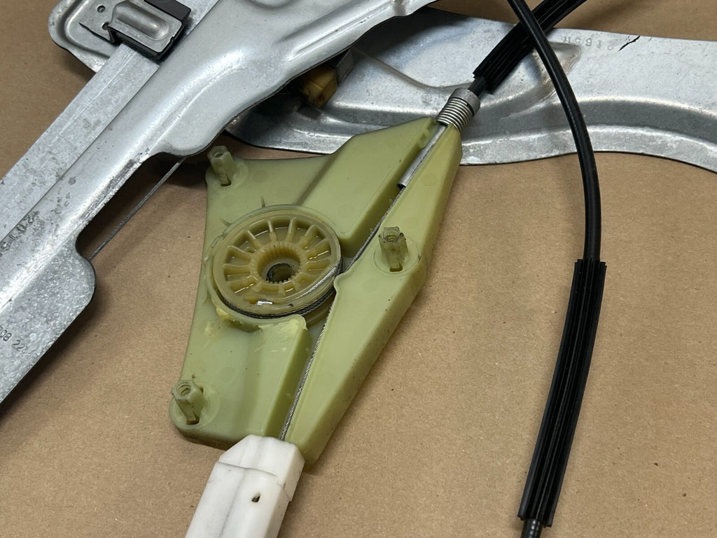 MITSUBISHI Eclipse 06-12 Right Side Passenger Door Window Regulator