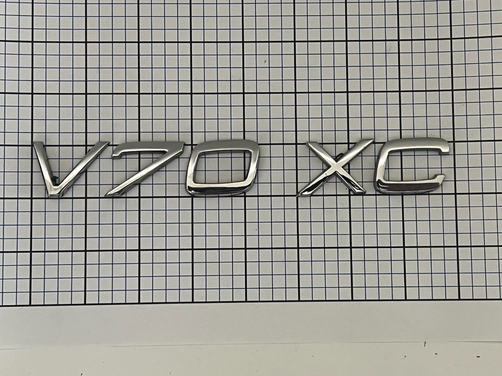VOLVO V70xc Emblem Badge