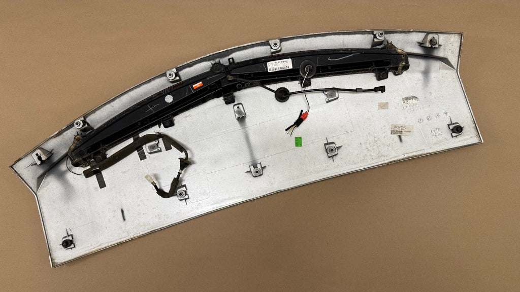 CADILLAC CTS Wagon 2010 Liftgate Upper WING Spoiler Third Brake Light 20940038