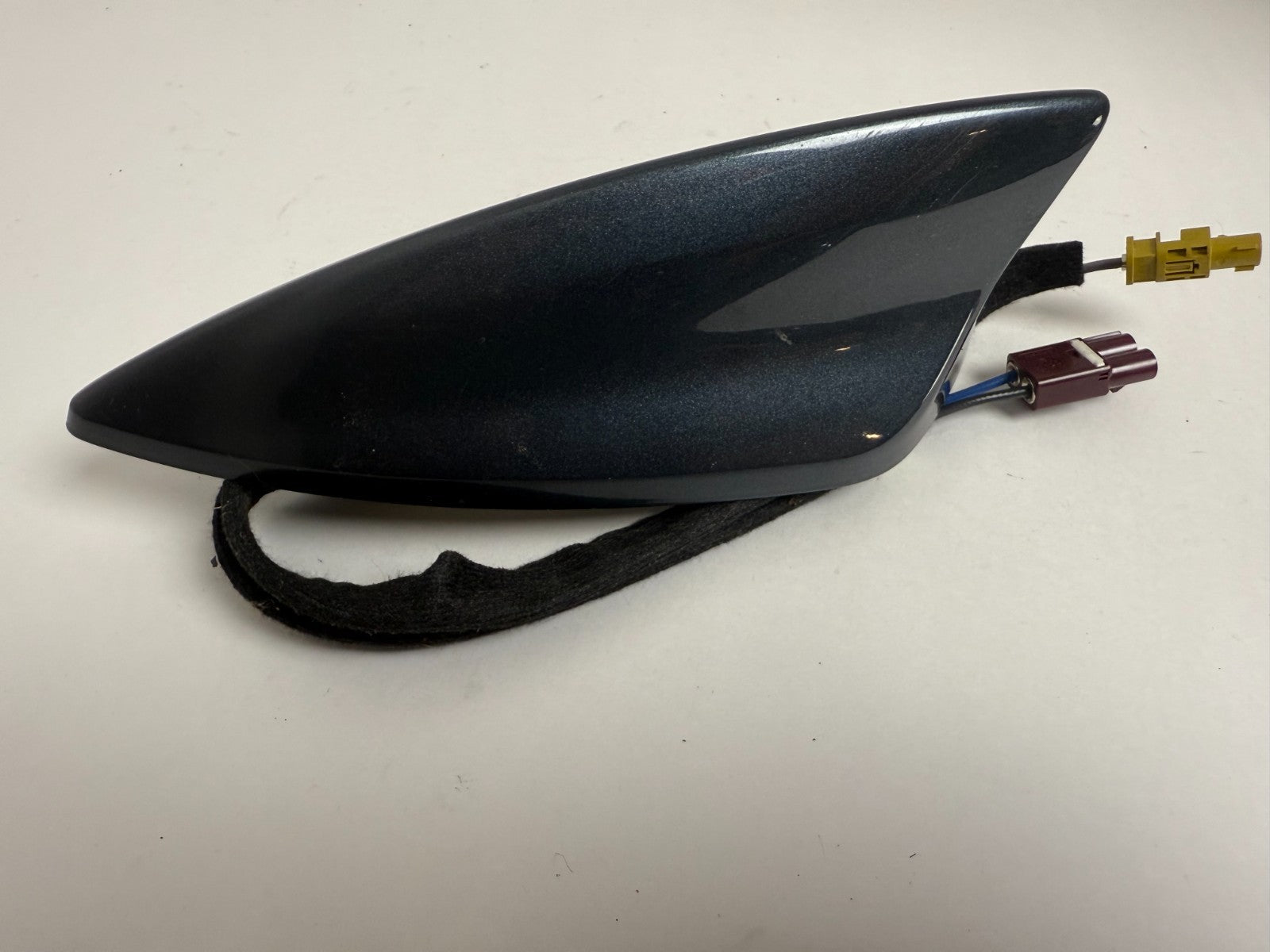 CADILLAC Xt5 Xt6 Roof Shark Fin Antenna Dark Blue Moon 84722845
