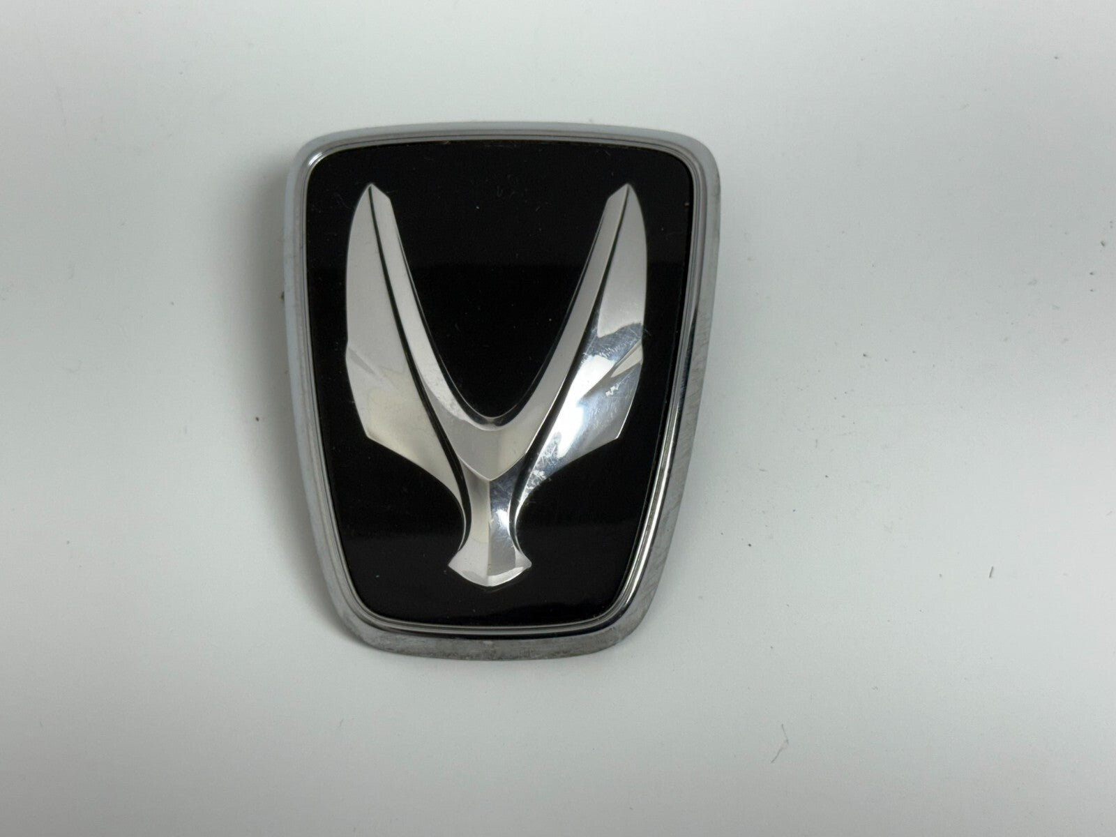 HYUNDAI Equus 2012 2013 REAR Trunk LID Emblem LOGO Badge 12 13 USED