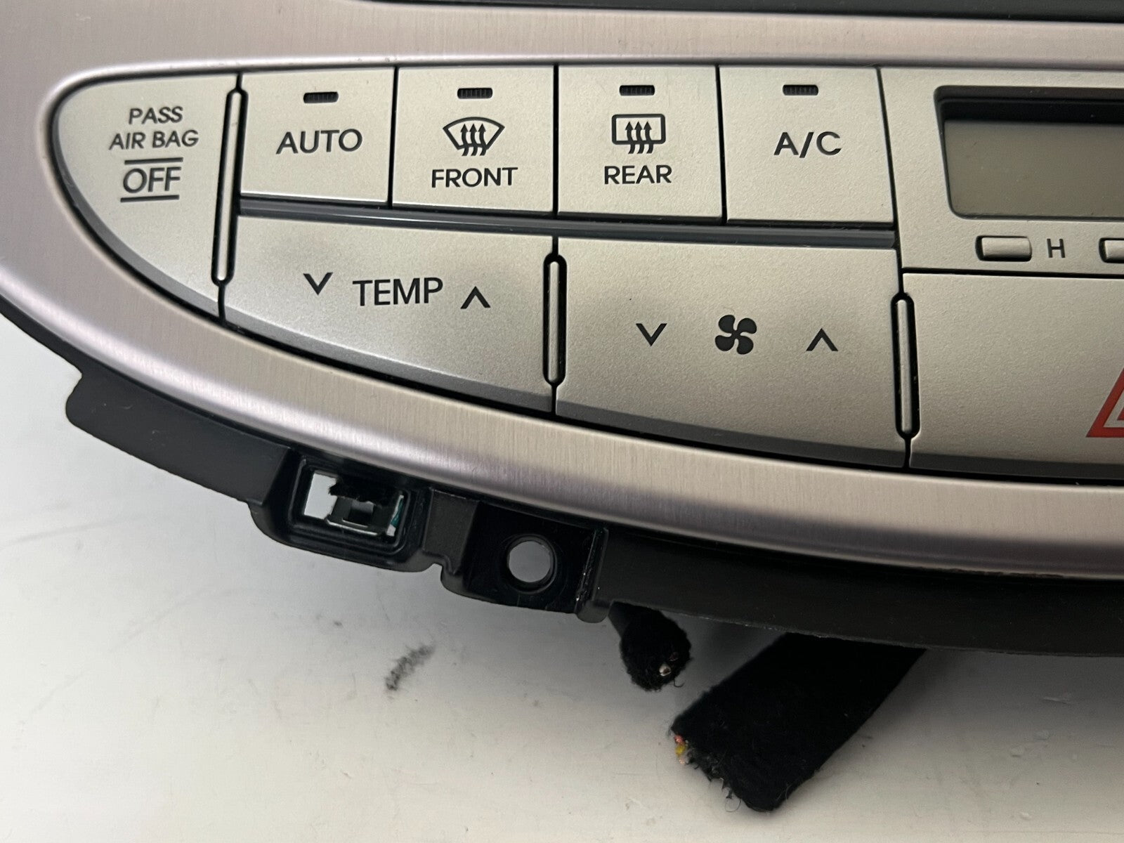 HYUNDAI Genesis 09-12 AC Heat Center Dash Climate Control Console Air Vents