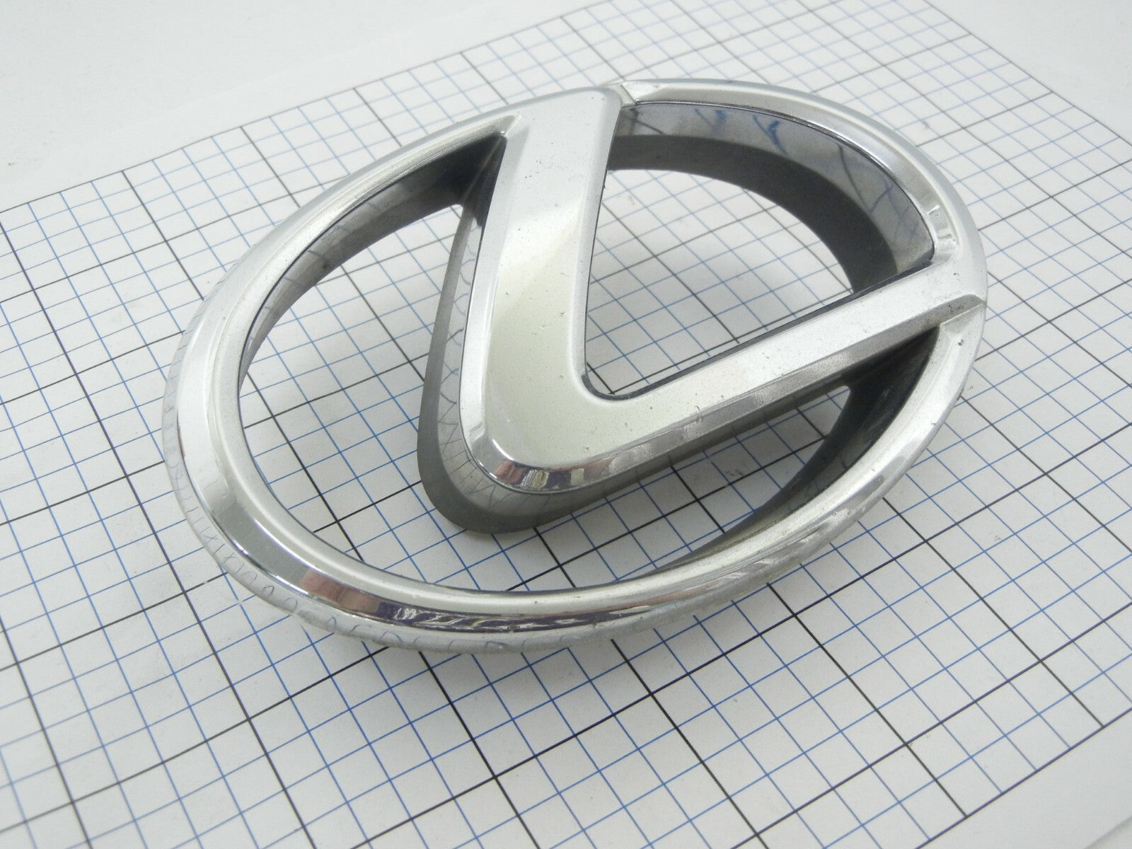 LEXUS Ls430 01 - 05 Front Grille Emblem LS 430