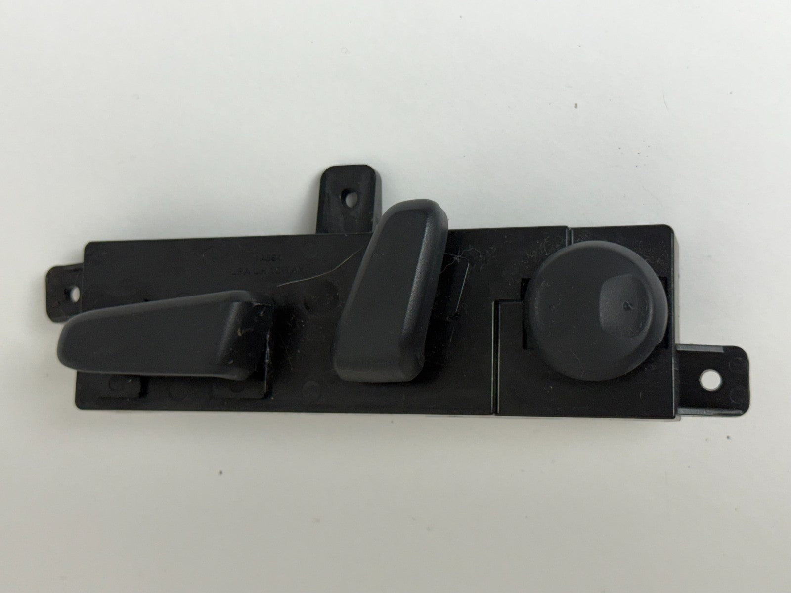 HYUNDAI Tucson Front LEFT Driver SIDE Power SEAT Switch Button 2016 - 2021