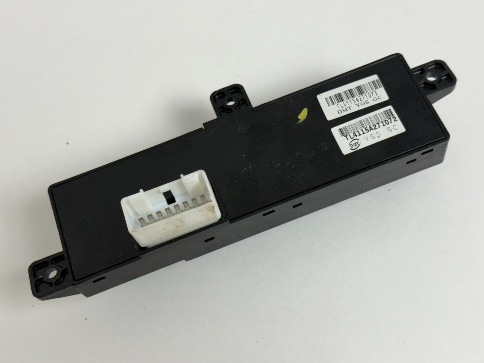 HYUNDAI Tucson Front LEFT Driver SIDE Power SEAT Switch Button 2016 - 2021