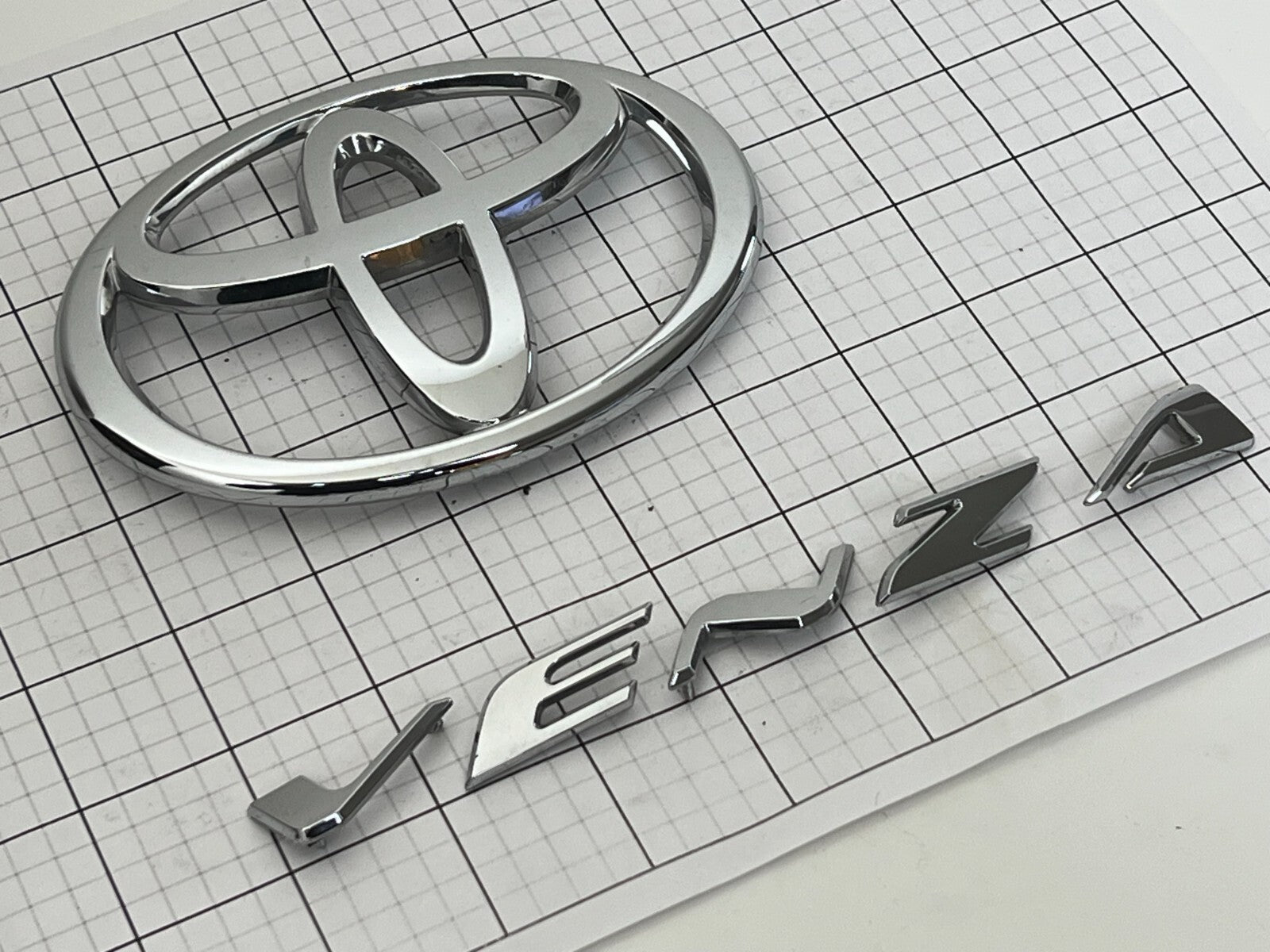 TOYOTA Venza 2009 2010 2011 Rear Liftgate Emblem Set Logo