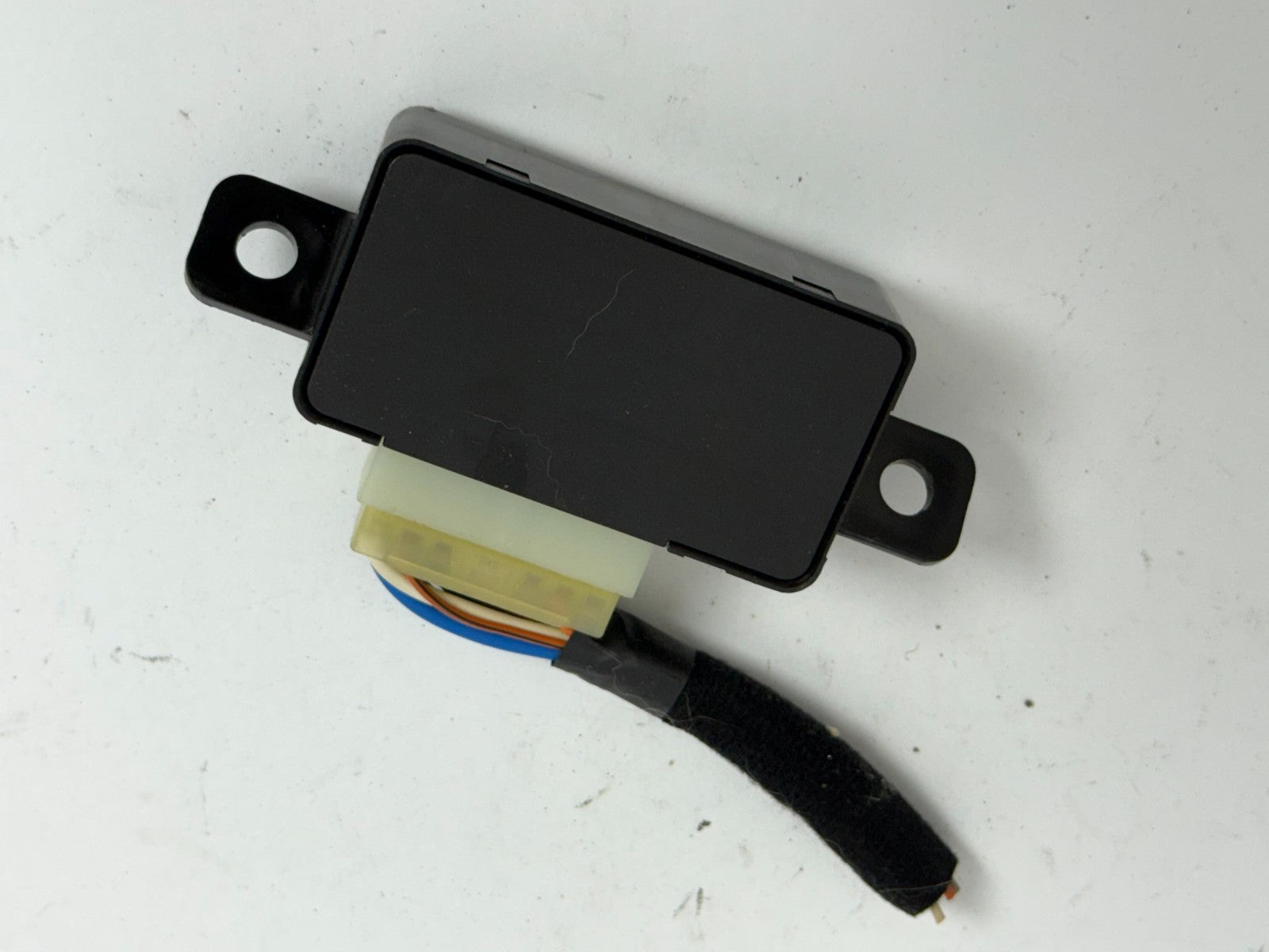 KIA Amantisafety Switch DOOR Control Module Bosch FR LEFT 95750-3f010 2004-2008