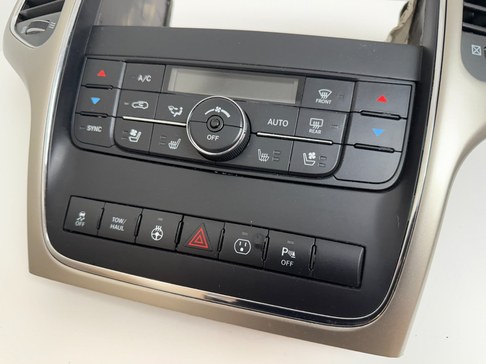 JEEP Grand Cherokee 2011 2012 2013 Radio Bezel DASH Climate Control 68111110aq