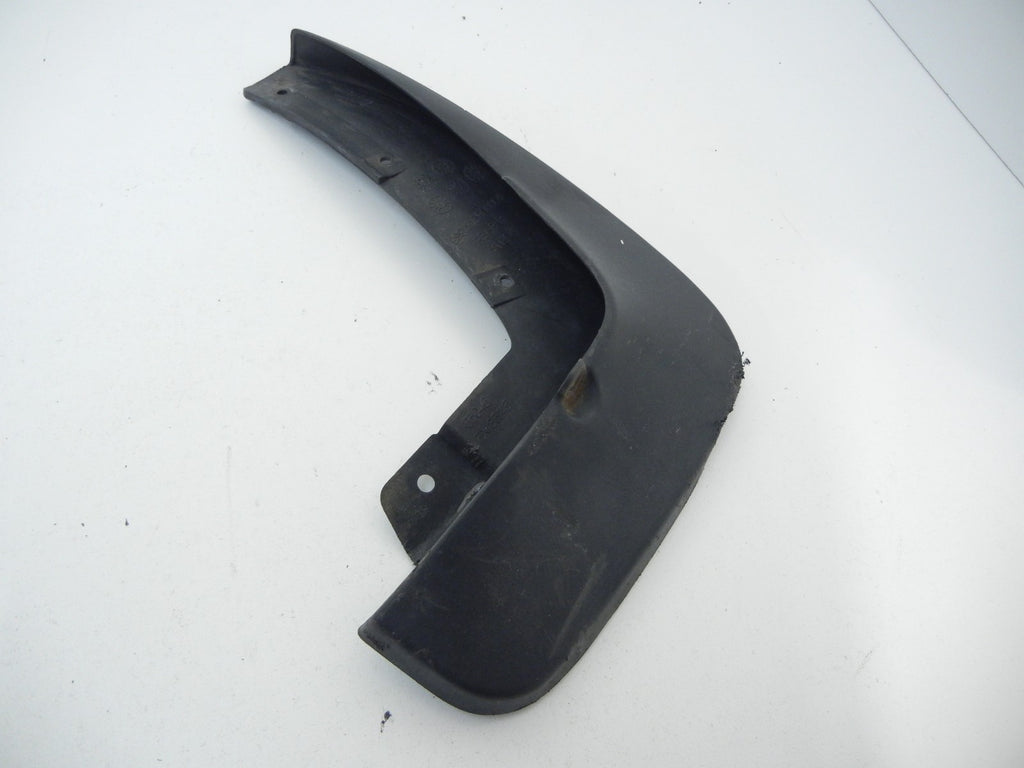 INFINITI Fx35 Fx45 Rear Right Bumper Molded Splash Guard Mud Flap