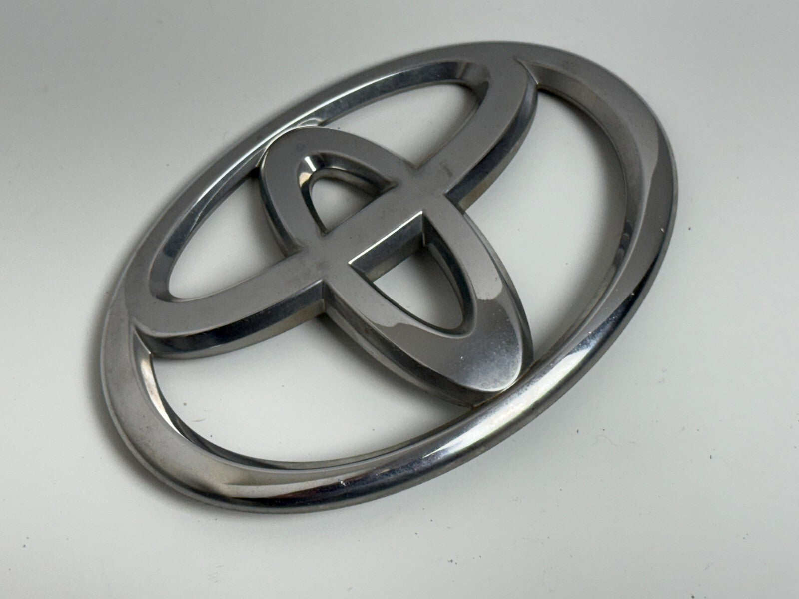 TOYOTA Sienna 2011 - 2020 Front Hood Chrome Emblem