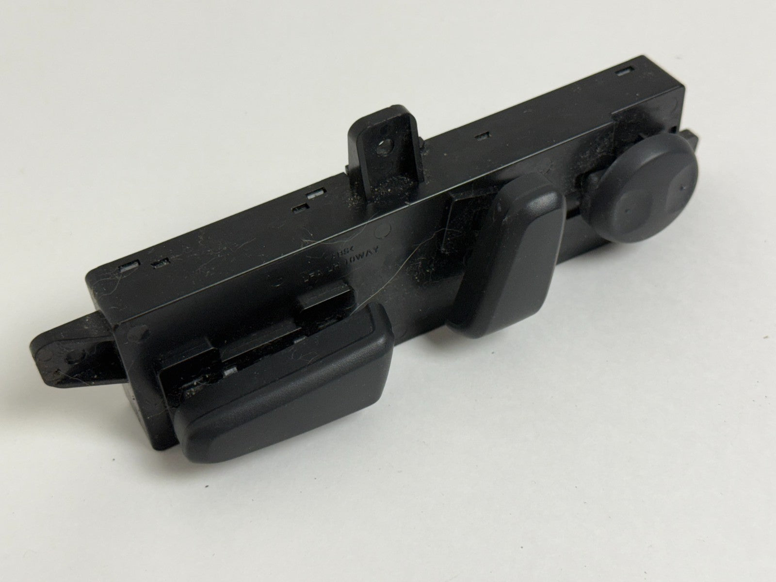 HYUNDAI Tucson Front LEFT Driver SIDE Power SEAT Switch Button 2016 - 2021