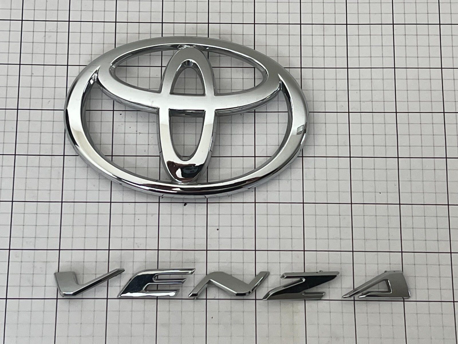 TOYOTA Venza 2009 2010 2011 Rear Liftgate Emblem Set Logo