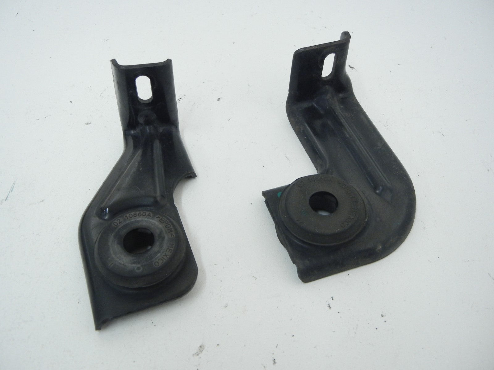 BUICKENCLAVE 2009 Upper Radiator Support Bracket Left Right Brackets Pair