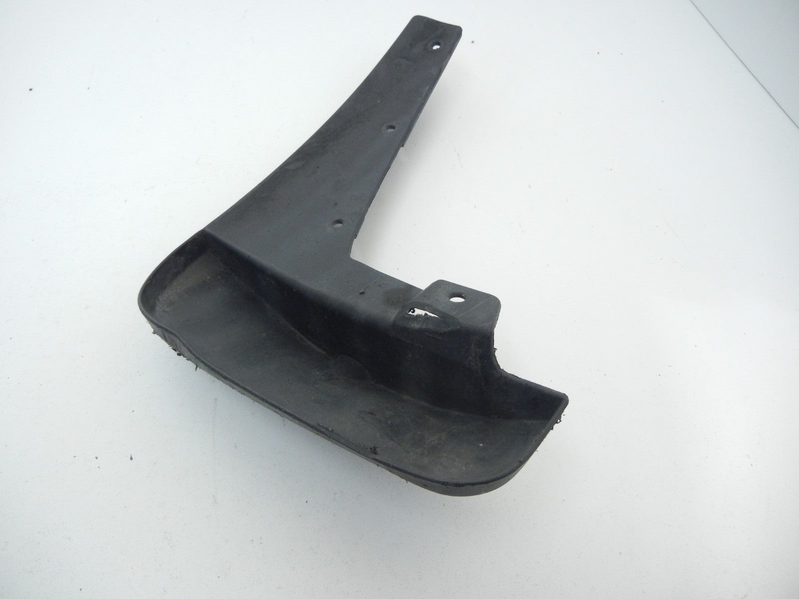 INFINITI Fx35 Fx45 Rear Right Bumper Molded Splash Guard Mud Flap