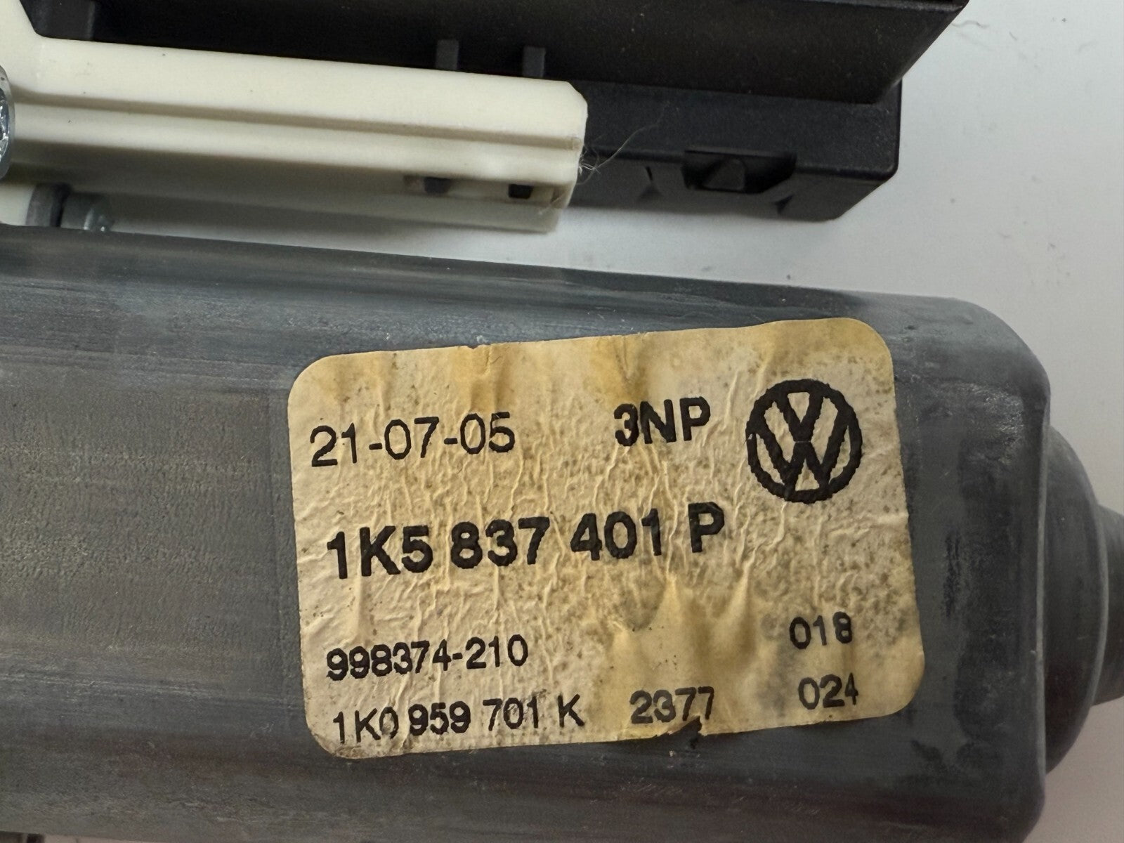 VOLKSWAGEN VW Jetta Mk5 2005 Front Left Driver Door Power Window Regulator Motor