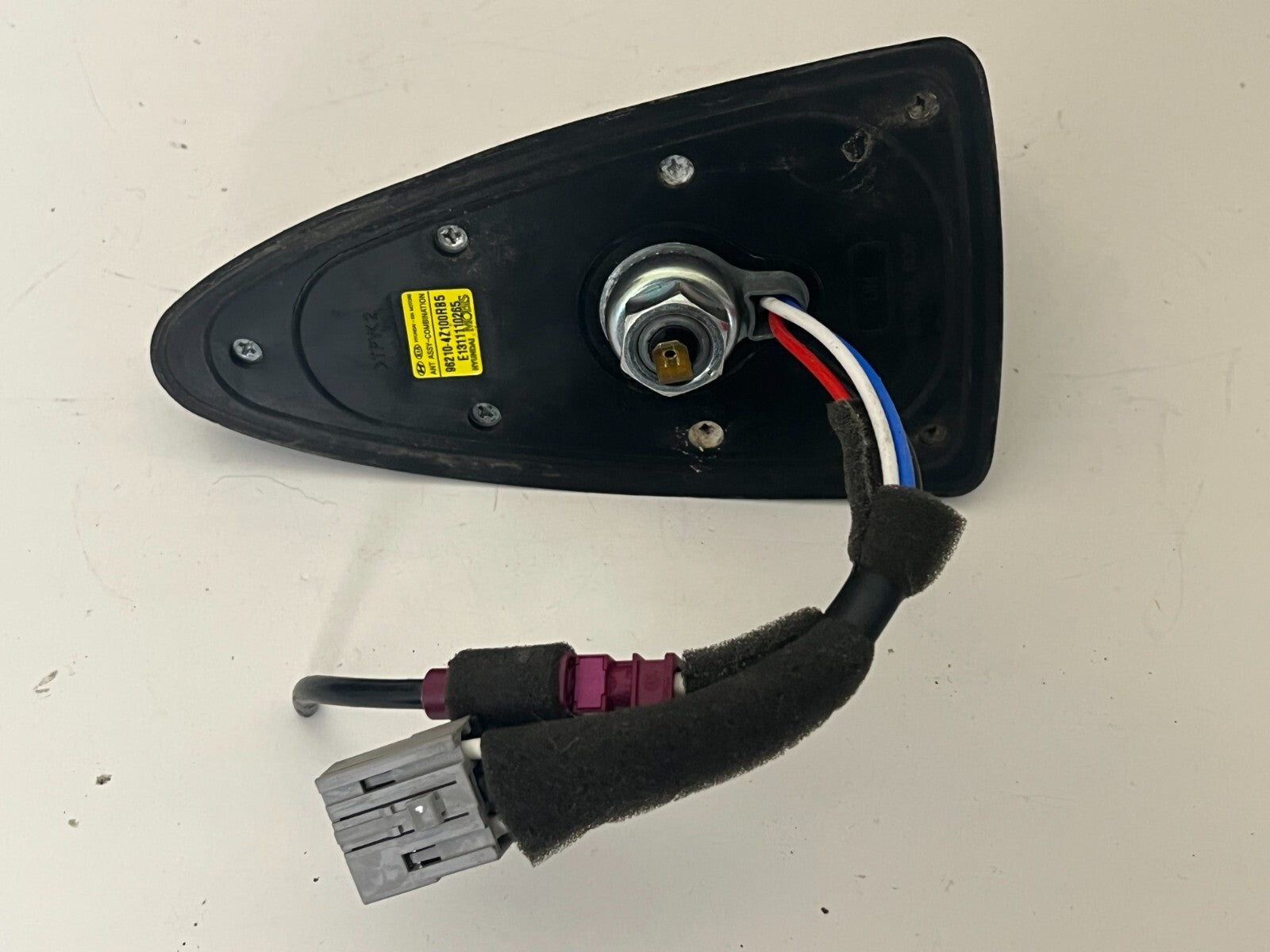 HYUNDAI Santa FE XL 2017 Shark FIN Antenna 96210-4z100rb5 Becketts Black Pearl
