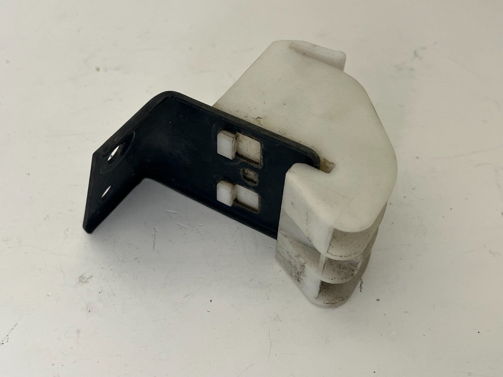 INFINITI M35 M45 Right Lower Support Headlight Bracket